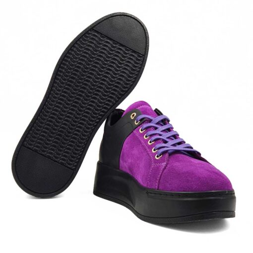 Ženske cipele patike Purple od prvoklasne teleće tamnoljubičaste prevrnute i crne Nappa kože.