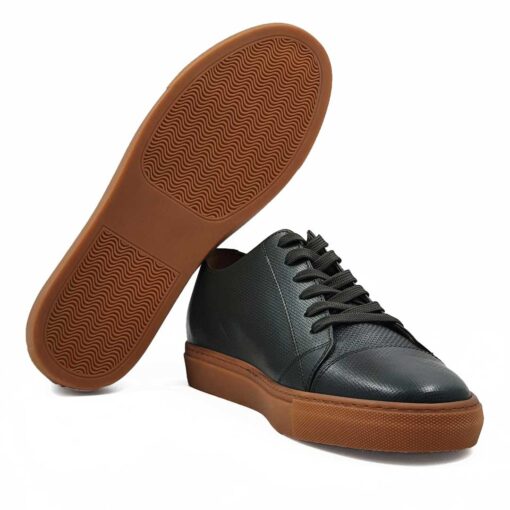 Muške cipele/patike napravljene od prvoklasne tamnozelene Nappa kože.