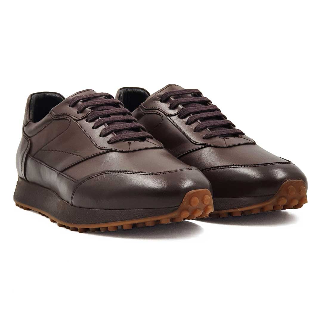 Muške cipele S86-173 bojene su dva puta sa polumat završnicom i ručno polirane specijalnom pastom za cipele