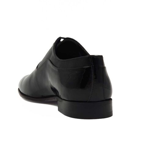 Muške cipele S7076-100 prvenstveno namenjene za frak ili neko drugo svečano odelo. Za ovaj model se koriste najbolji delovi Nappa kože