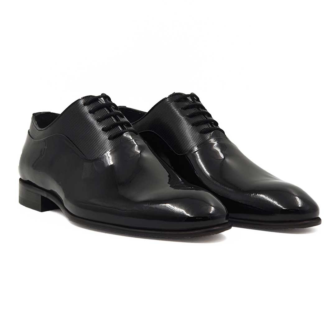 Muške cipele S7076-100 prvenstveno namenjene za frak ili neko drugo svečano odelo. Za ovaj model se koriste najbolji delovi Nappa kože