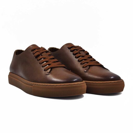 Preporučujemo muške cipele S2105-114 svima koji vole letnju casual garderobu. Odlično se uklapaju i na pantalone i na bermude. I na čarape i na bosu nogu.