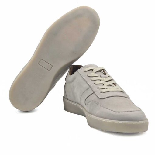 Muške cipele S2116-922 će sigurno privući pažnju svakog muškarca koji traži ultimativni kvalitet i stil. Uz pravilno održavanje imaće izuzetan izgled