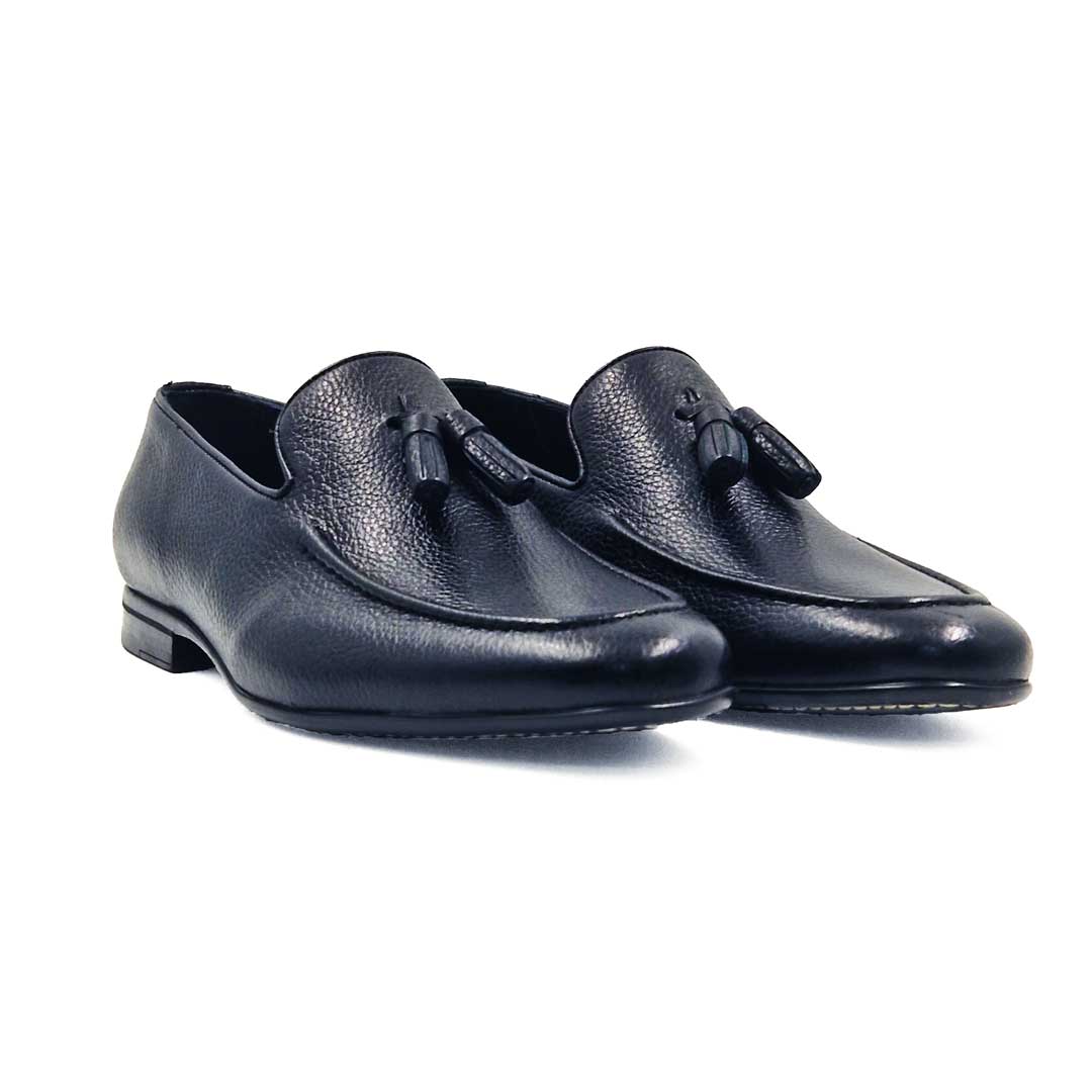 Muške cipele S2341-426 savršeno prilagođene modernom čoveku koji se kreće u urbanom okruženju. Posebna pažnja posvećena je detaljima.