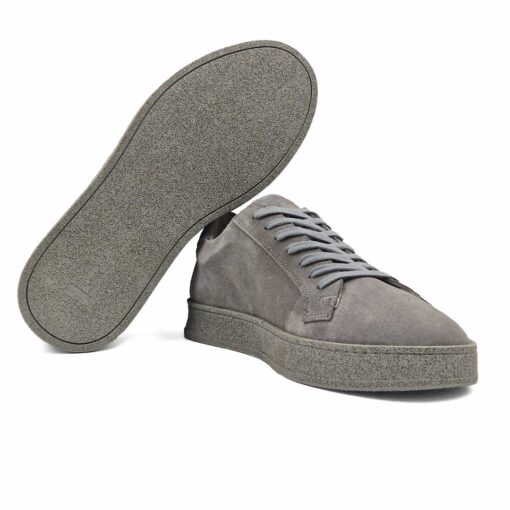 Muške cipele S4182 za one koji vole lako da uklope cipele sa garderobom. Uklapaju na pantalone i na bermude, a mogu se nositi na čarape ili bosu nogu.
