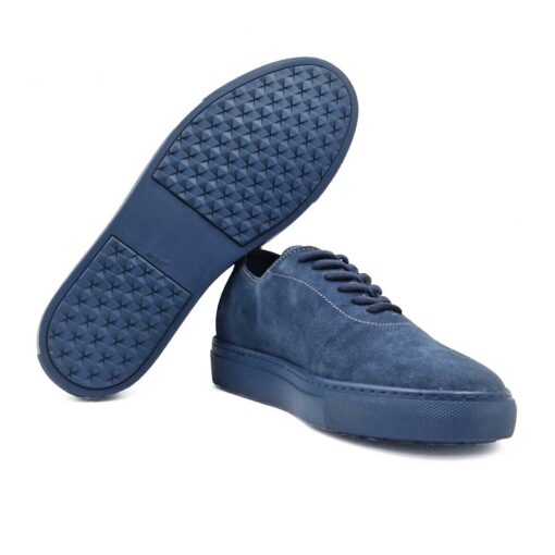Muške cipele S4277-016 Bojene su dva puta, ručno, kako bi se dobila savršeno ujednačena plava boja. Ove muške Oxford patike su pravo remek delo!