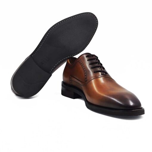 Muške cipele S87-5 savršena kako za svečane trenutke, tako i za svaki dan ako Vaše odevanje zahteva ovaj tip muških cipela. Suptilna i glatka završnica!