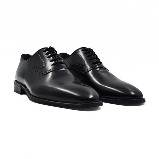 Muške cipele S87-6 za odelo polirane su ručno sve dok ne postignu sjaj sa zamagljenom završnicom. Preporučujemo ih svim muškarcima koji vole klasičan stil!