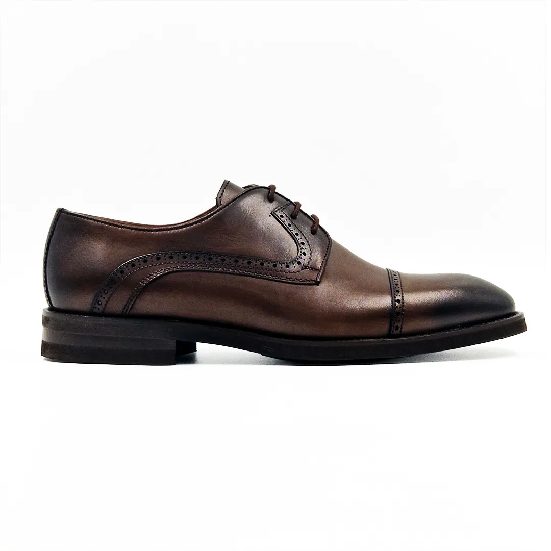 Elegantne cipele S1-385-1 odnosno Oxford cipele, sigurno spadaju u najpopularnije muške klasične cipele koje su ikad postojale! Toplo Vam ih preporučujemo!