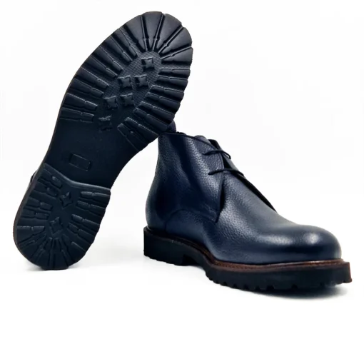 Muške čizme B101-660 su model sa kojim ne možete da pogrešite. Jedan od naših favorita kada su u pitanju muške duboke cipele za narednu jesen i zimu.