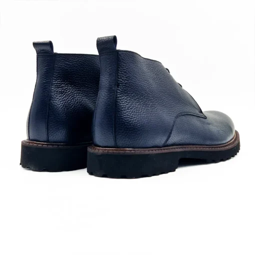 Muške čizme B101-660 su model sa kojim ne možete da pogrešite. Jedan od naših favorita kada su u pitanju muške duboke cipele za narednu jesen i zimu.