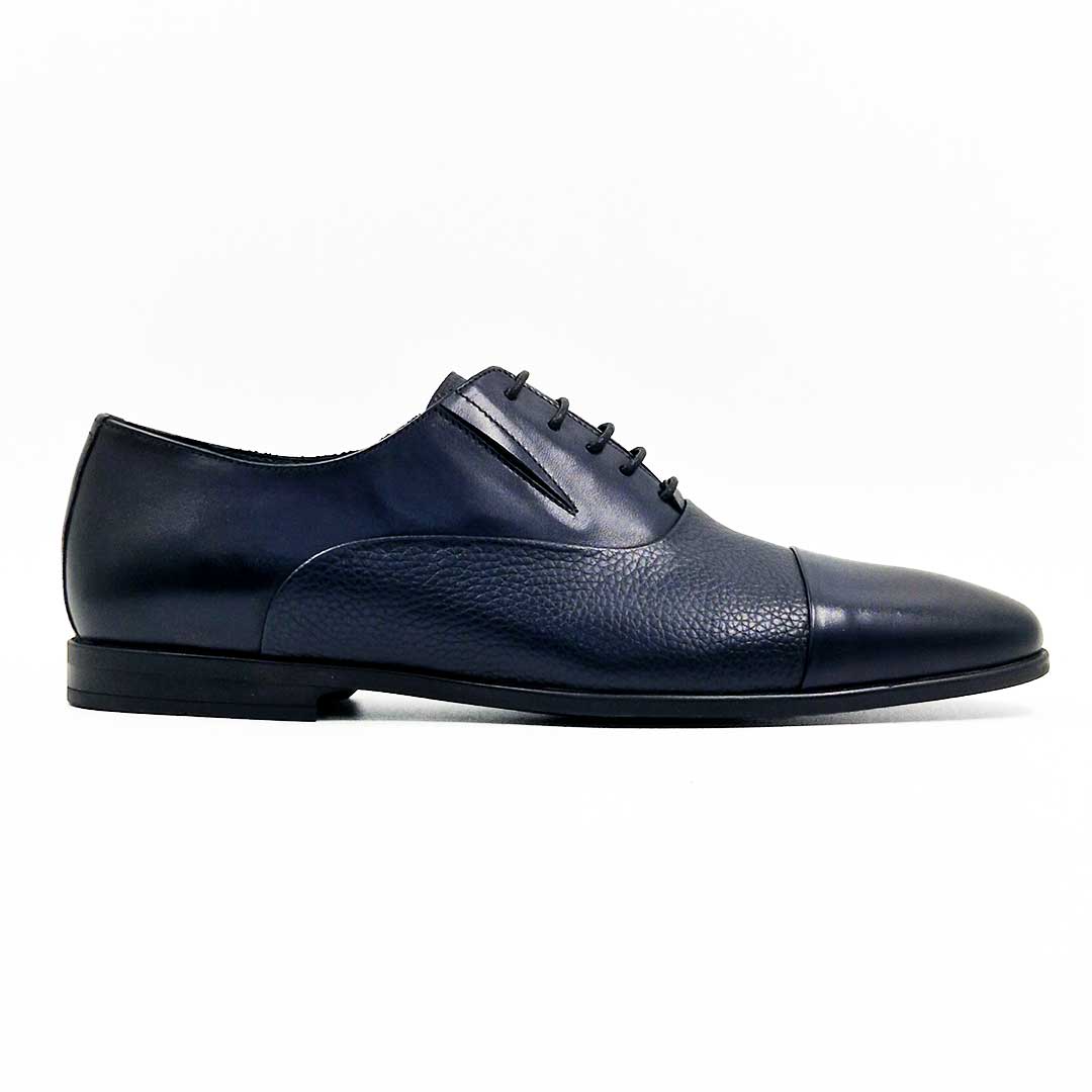 Muške cipele S12184-1 model koji je savršen za svečane trenutke, ali i za svaki dan ako Vaše odevanje zahteva ovaj tip muških cipela. Tip izrade- Cementing