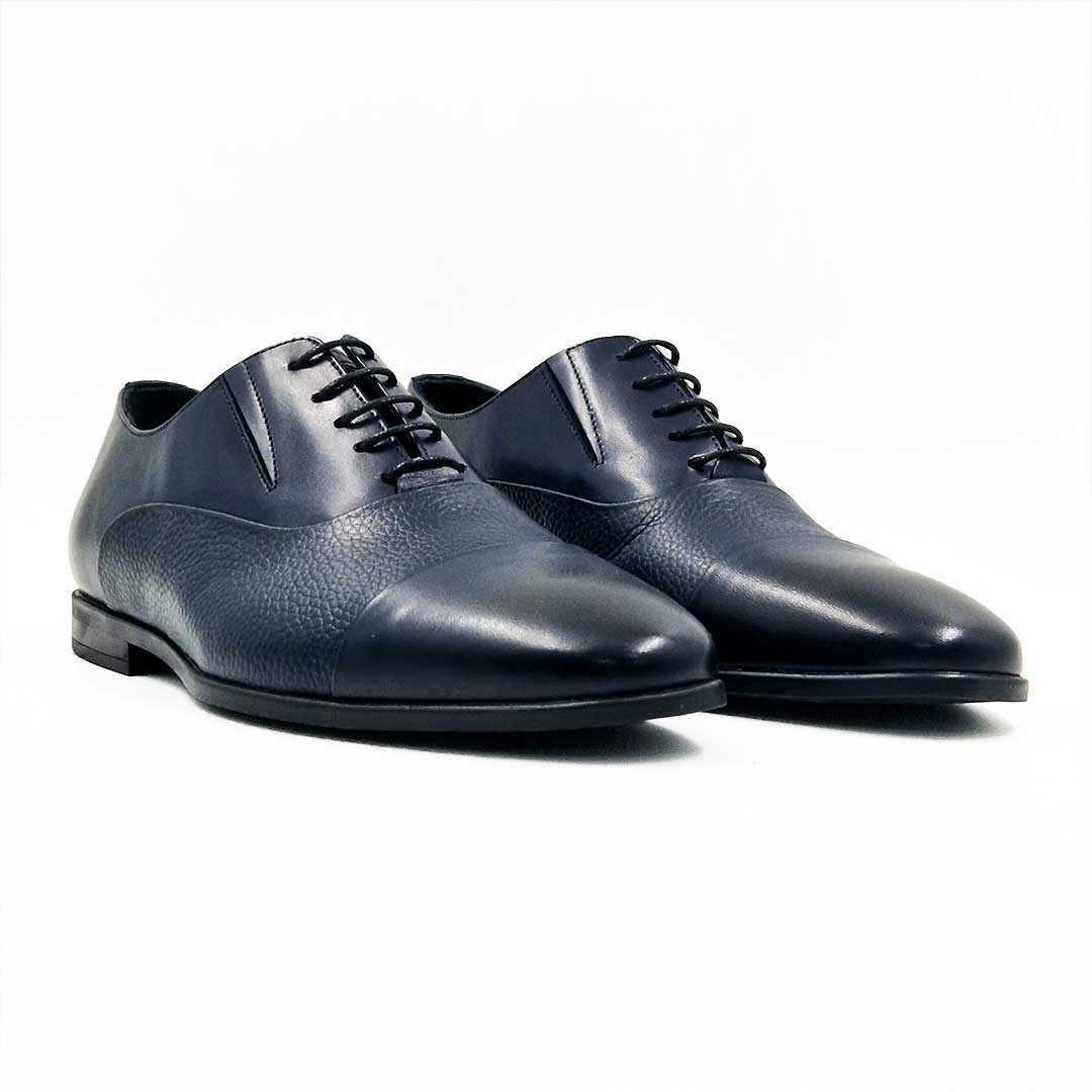 Muške cipele S12184-1 model koji je savršen za svečane trenutke, ali i za svaki dan ako Vaše odevanje zahteva ovaj tip muških cipela. Tip izrade- Cementing
