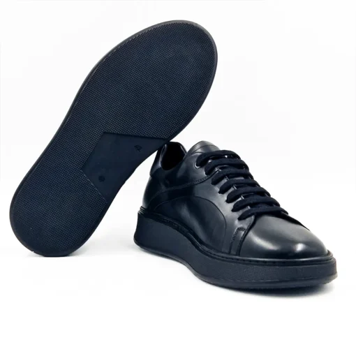 Muške cipele S25-410 daju dozu otmenosti u kombinaciji sa casual dizajnom. Lake su za uklapanje i neće biti problem nositi ih na farmerke ili pantalone.