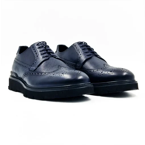 Muške cipele S2804-117 su model bismo izdvojili iz kategorije klasičnih formalnih muških cipela. Model engleskih obućara koji su ih nazvali Blucher shoes
