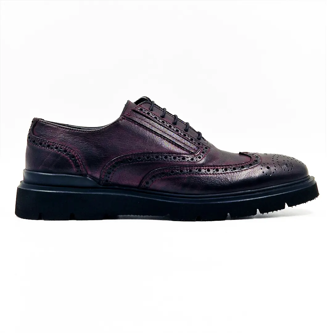 Muške cipele S2815-109 su klasične muške Oksford cipele za odelo koje se mogu nositi na casual garderobu zahvaljujući novom monolitnom djonu.