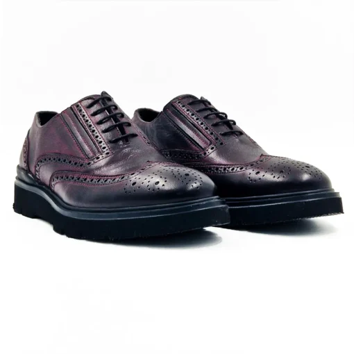 Muške cipele S2815-109 su klasične muške Oksford cipele za odelo koje se mogu nositi na casual garderobu zahvaljujući novom monolitnom djonu.