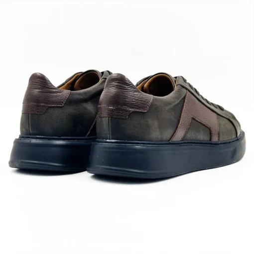 Muške cipele S3122-562 ručno su polirane i osenčene po šavovima kako bi se dobio savršeni kontrast i kako bi se istakli neki delovi kože.