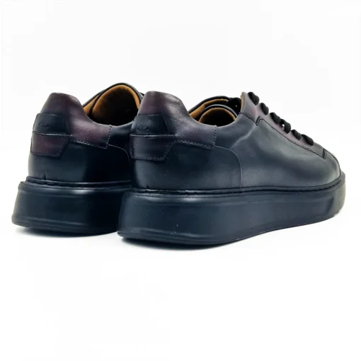 Muške cipele S3148-123 su rezervisane samo za muškarce koji hoće nešto drugačije. Dizajn je upotpunjen dodavanjem bordo Nappa kože na peti