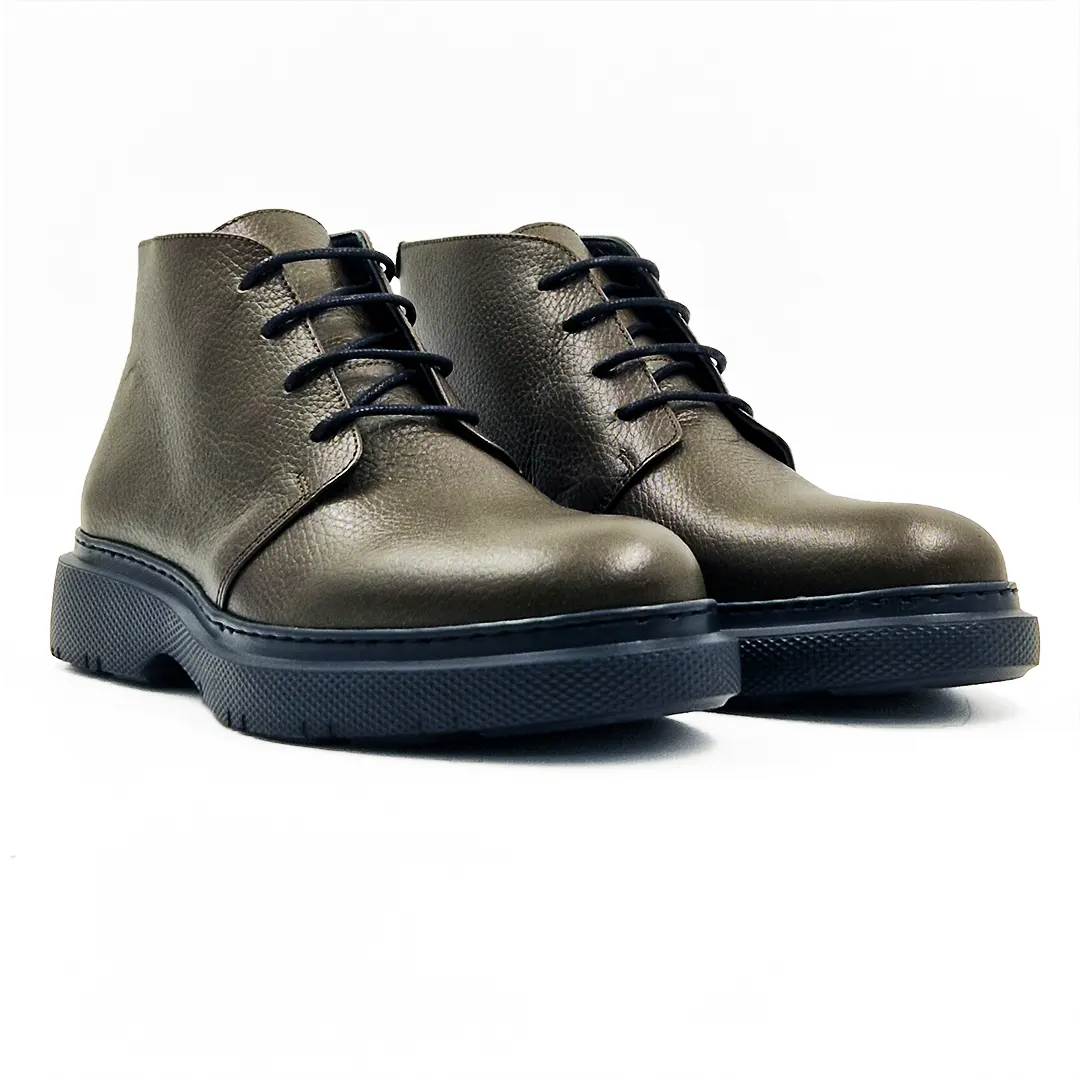 Muške čizme S3912-426 preporučujemo svim muškarcima koji su ceo dan u pokretu, a nose samo obuću koja je udobna i ima dobar dizajn.