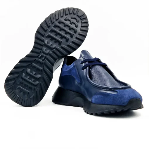 Muške cipele S86-250 odlično se slažu sa farmerkama, ali ništa lošije ni sa elegantim Chino pantalonama. Rešenje za one koji traže urbani stil cipela.