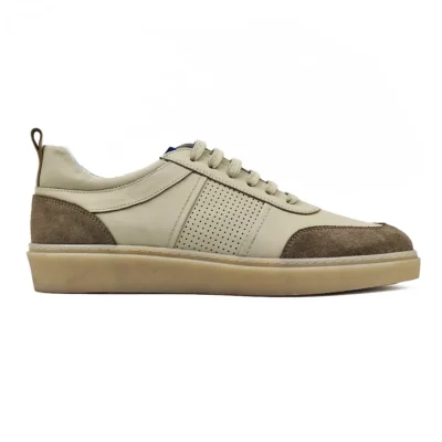 Muške cipele S25-526 koje kombinuju Nappa kožu, pažljivo biranu Suede (prevrnutu) kožu, đon od prirodne gume drveta hevea i ručnu Blake Stitch izradu.
