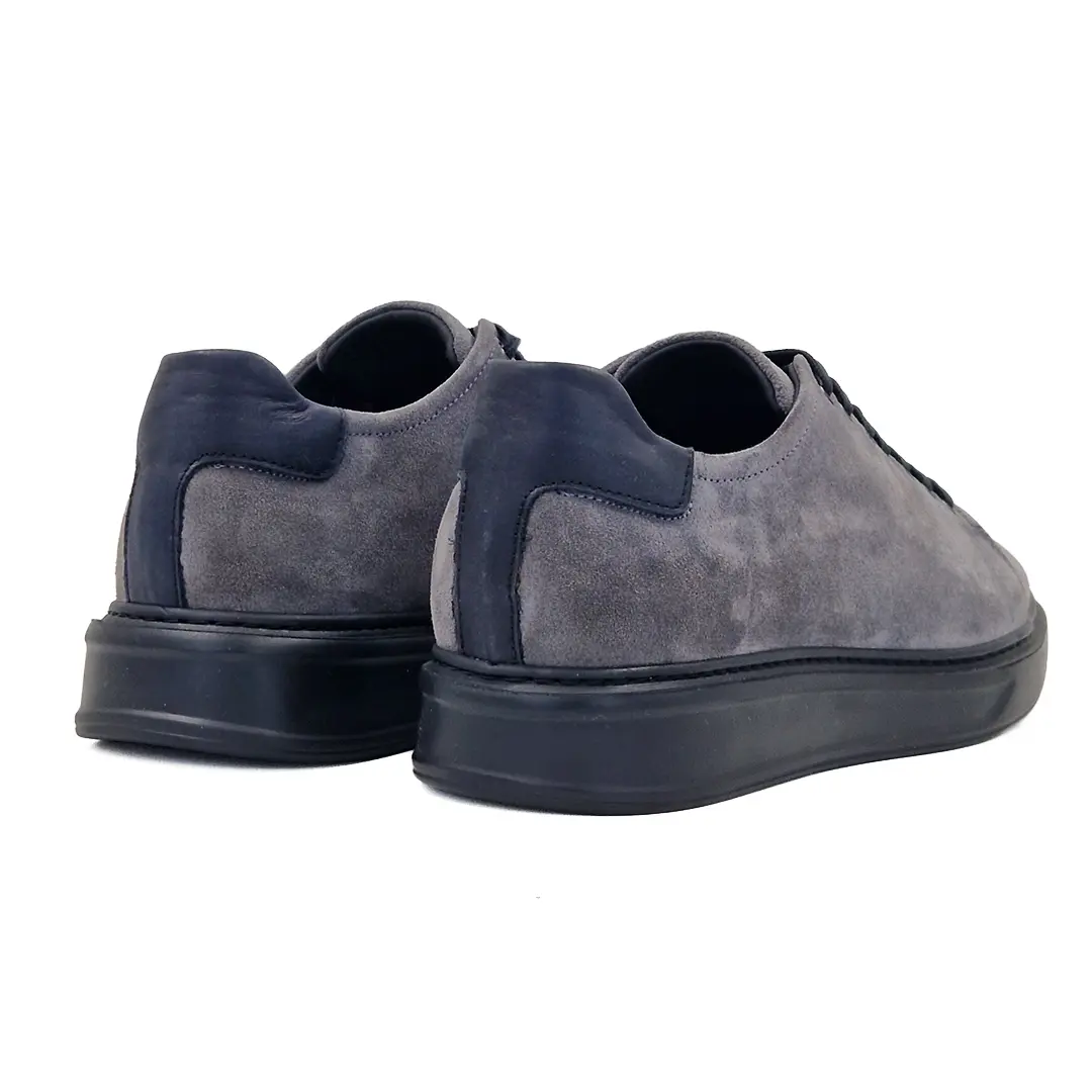 Sive muške cipele patike stvorene su isključivo za modernog gospodina koji želi da dominira svakim prostorom, a da nikada ne žrtvuje svoj lični komfor