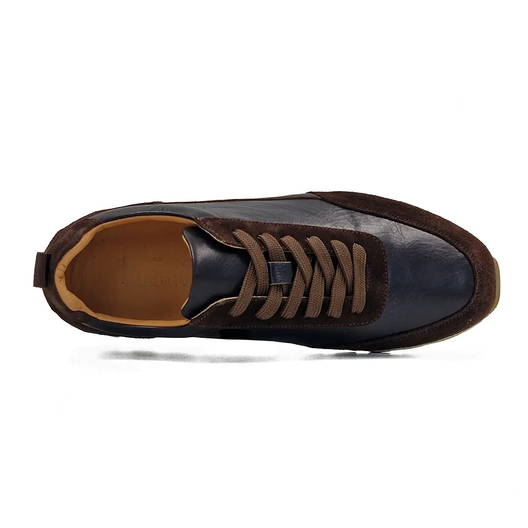 Braon muške cipele patike predstavljaju vrhunski izbor za gospodu čije radno okruženje dopušta popularni smart casual kodeks odevanja.