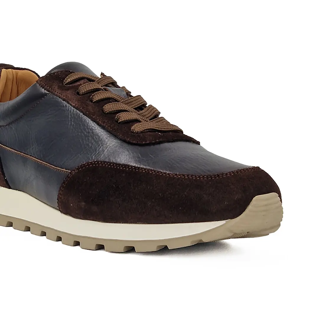 Braon muške cipele patike predstavljaju vrhunski izbor za gospodu čije radno okruženje dopušta popularni smart casual kodeks odevanja.